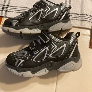 Boys size 9 (toddler) Velcro tennis shoes